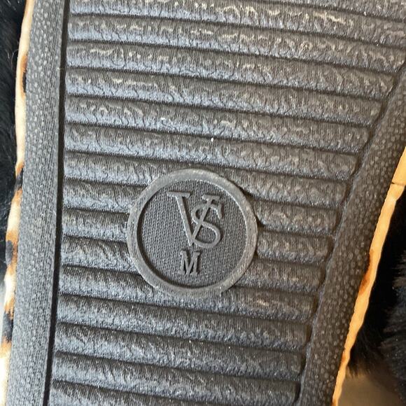 Victoria's Secret Leopard Fuzzy Slippers Size Medium - Picture 11 of 11